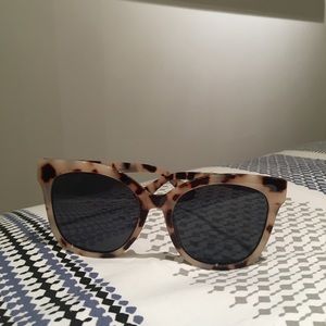 (LIKE NEW) UO oversize sunglasses
